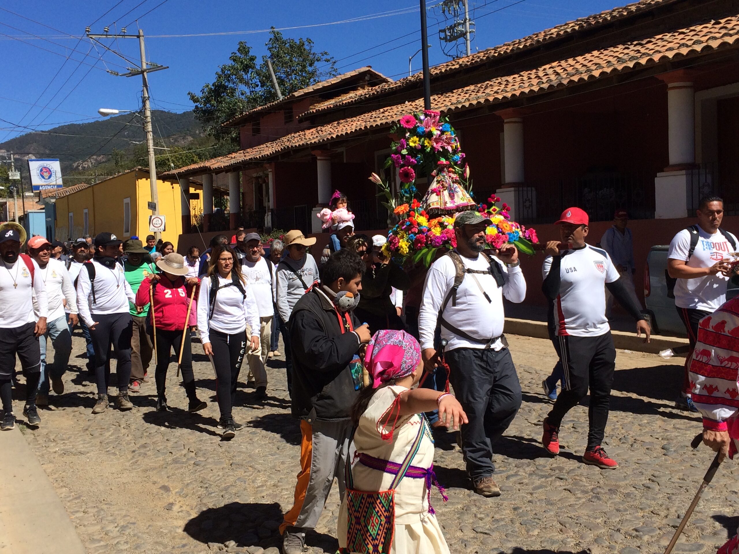 Pilgrimage to a Mexican Shrine - Peregrinación a un Santuario Mexicano